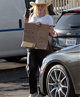Kesha---Seen-test-driving-a-Porsche-SUV-in-Los-Angeles-18.jpg